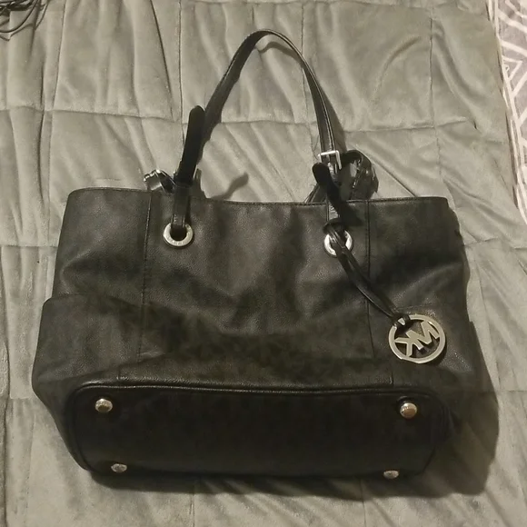 Authentic MK bag - Picture 2 of 9